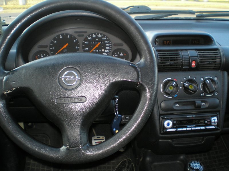 Opel Tigra 1998 салон