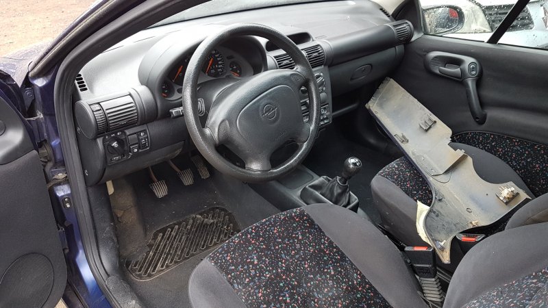Opel Tigra 1996 салон