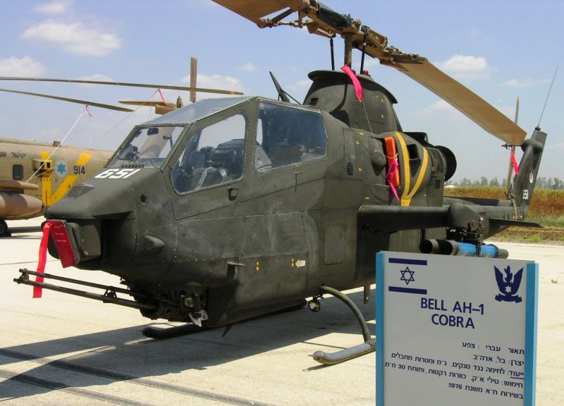 Ah-1g Cobra walk around