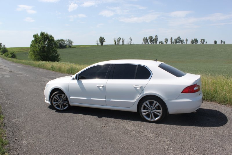 Шкода Суперб 2010 белая