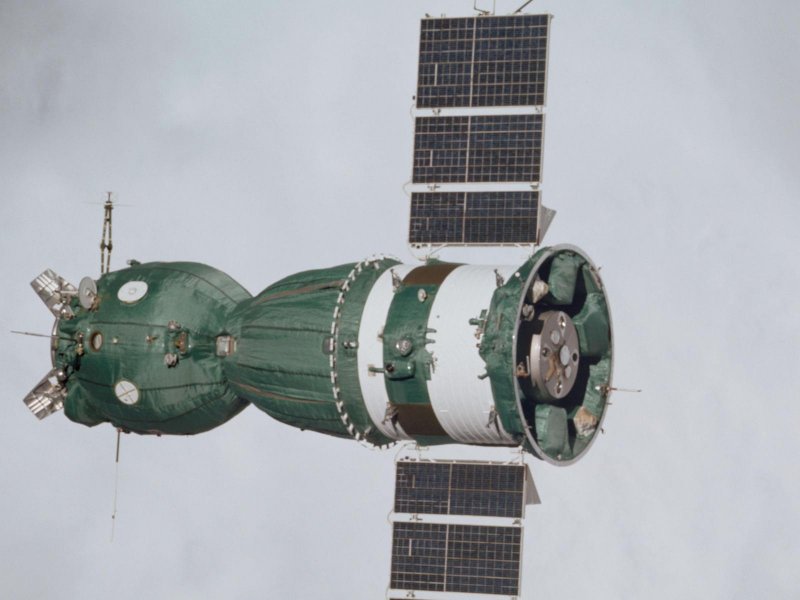 Корабль" Союз-19" Леонов и Валерий Кубасов