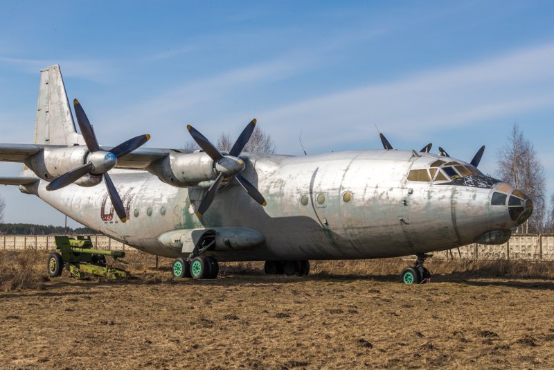 АН-8 ВВС
