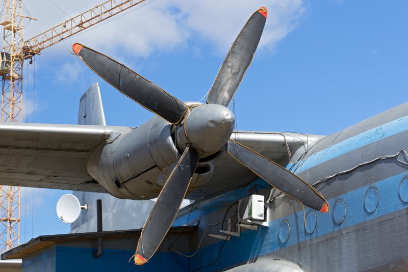 АН-10 Монино
