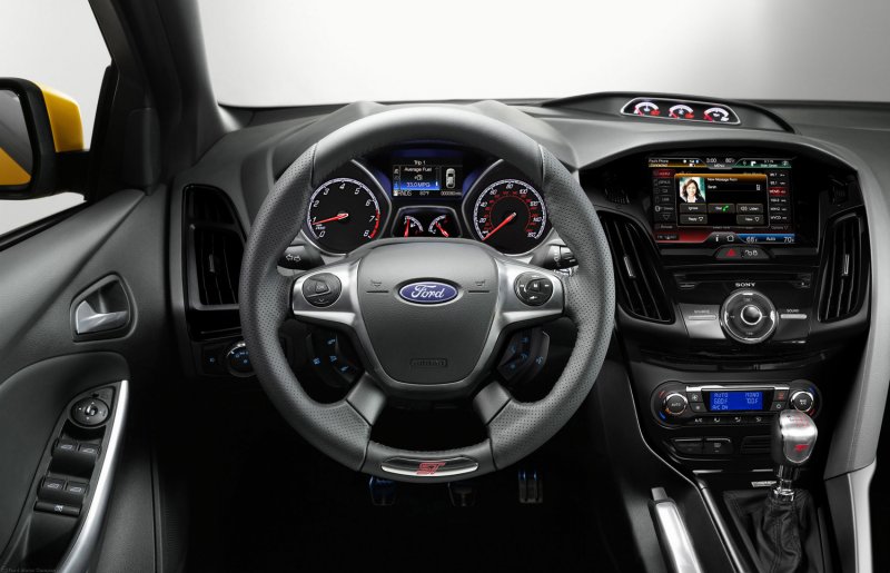 Ford Focus 2012 седан салон