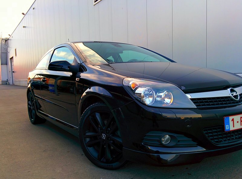 Opel Astra h GTC 2008 черная