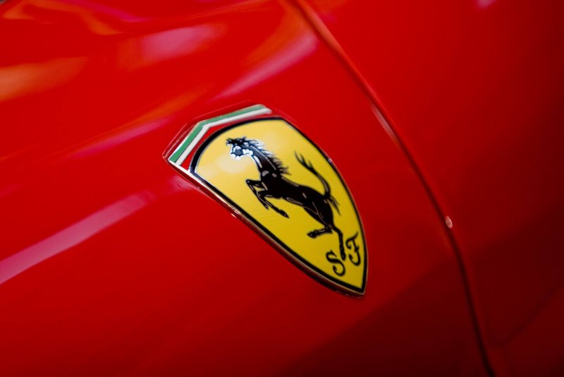 Ferrari герб