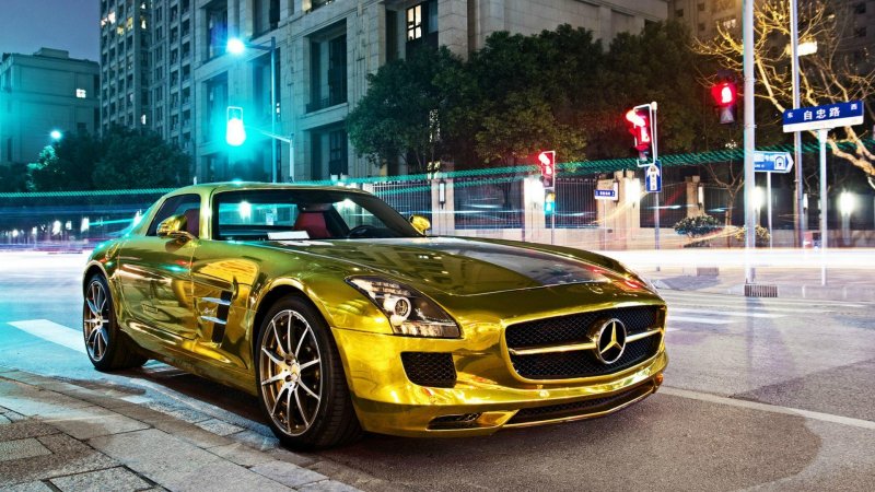 Золотой Мерседес SLS