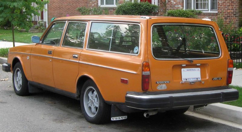 1975 Volvo 245 DL.