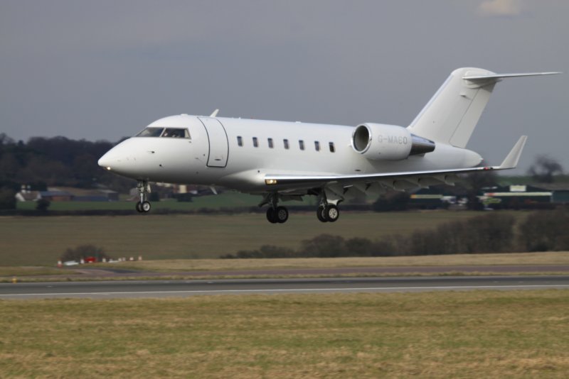 Самолет Bombardier cl600
