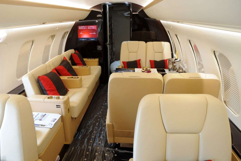 Bombardier Challenger 605 Interior