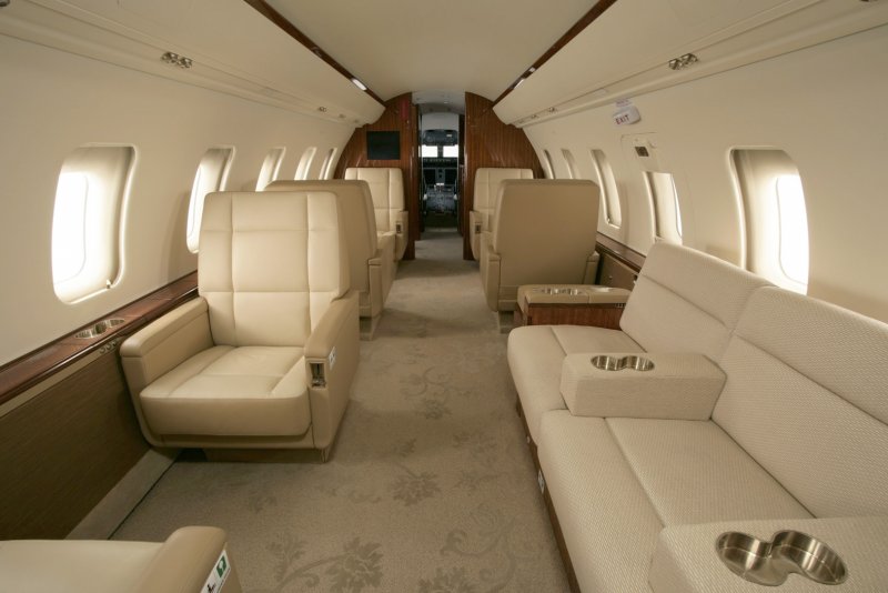Challenger 605 салон