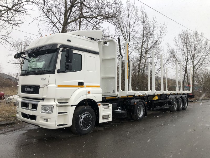 КАМАЗ-5490 Neo с полуприцепом