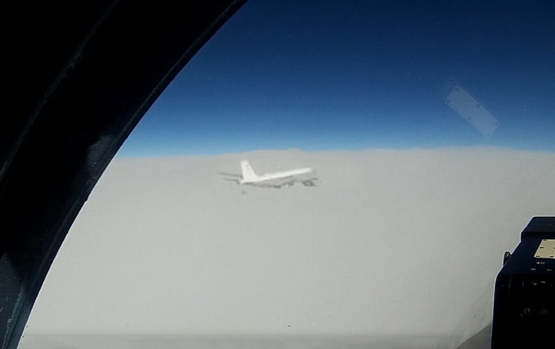 Перехват самолета разведчика