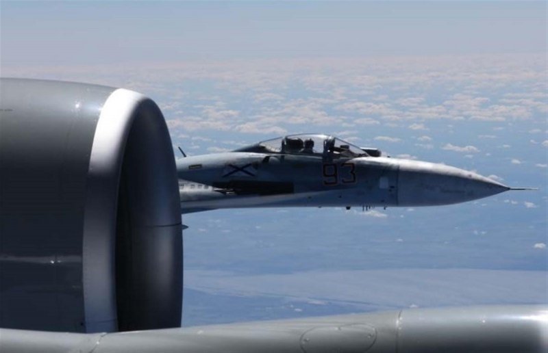 Су-27 RC-135