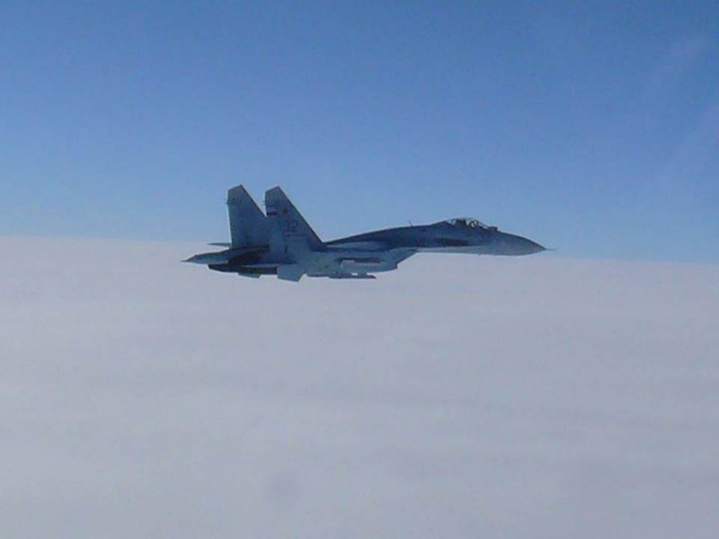 Су-27 и американский разведчик