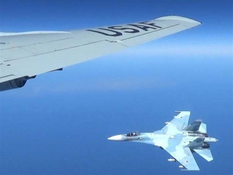 Су 27 перехватил самолет разведчик США
