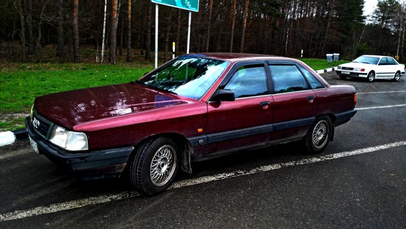 Ауди 100 бордовая