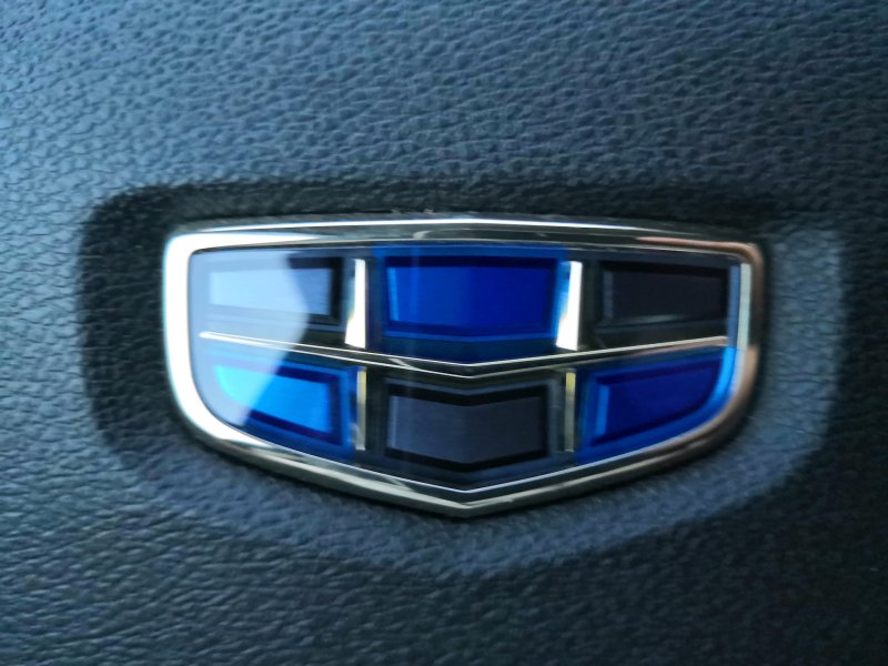9015002800 Эмблема Geely Atlas