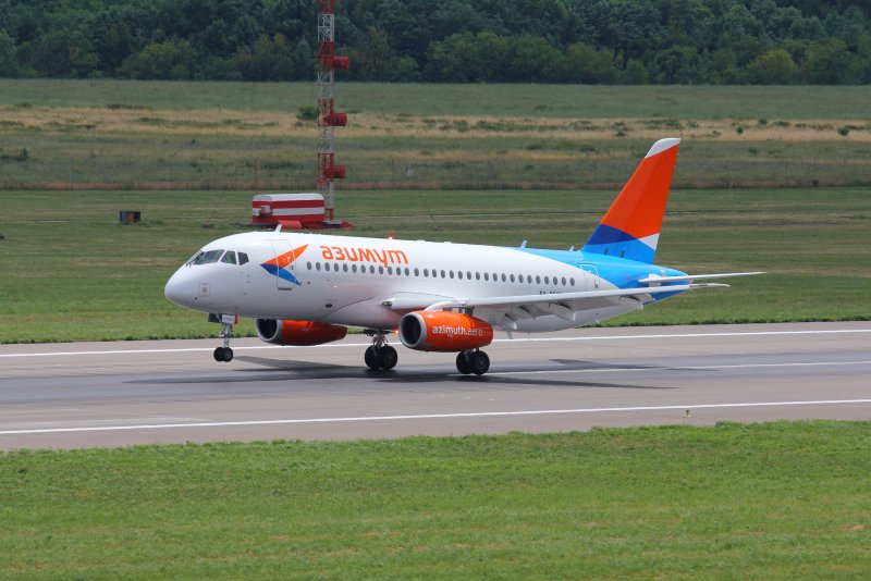 Самолёт SSJ-100 авиакомпании Азимут