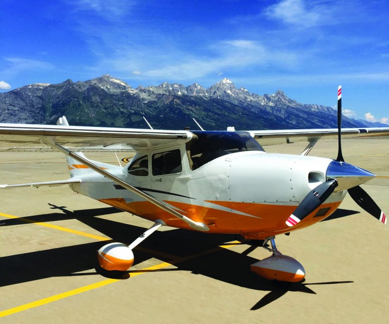 Частный самолет Cessna-182
