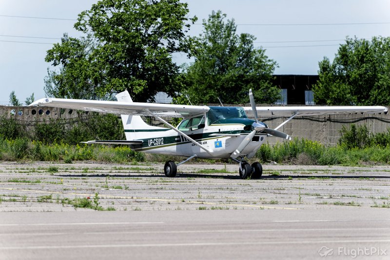 Kyosho Cessna Skylane 182 m24