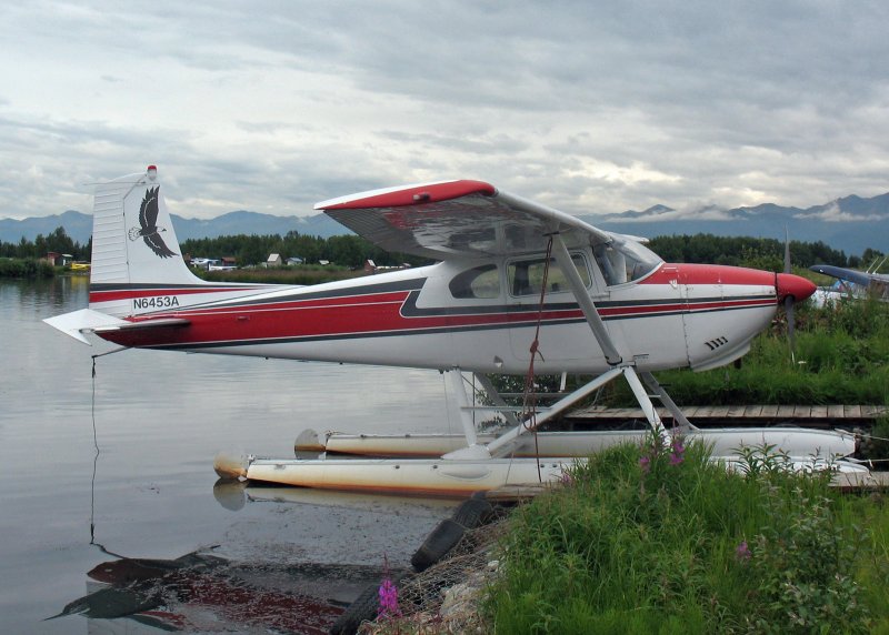 Самолет Cessna 182