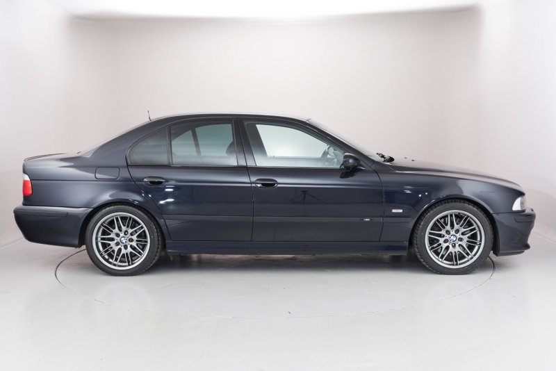 BMW 3 Шварц карбон