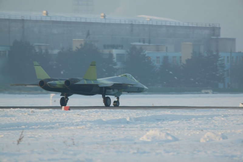 Пак фа Су 57 на аэродроме