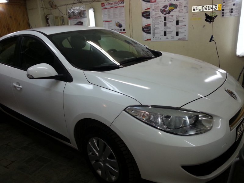 Renault Fluence 2013 белый цвет