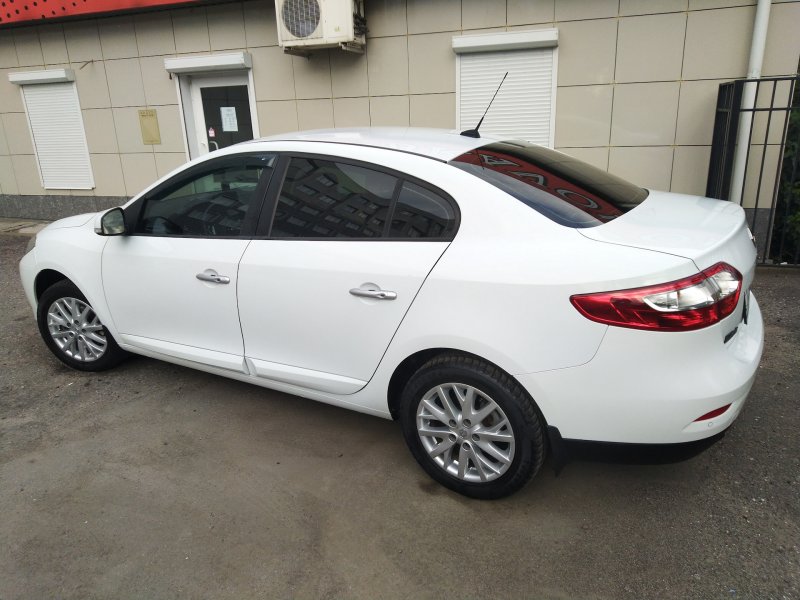 Renault Fluence белый