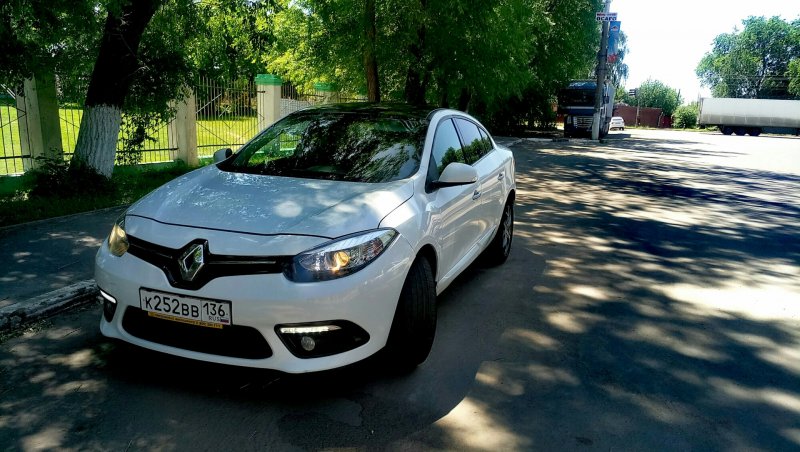 Fluence Renault 2012 белая