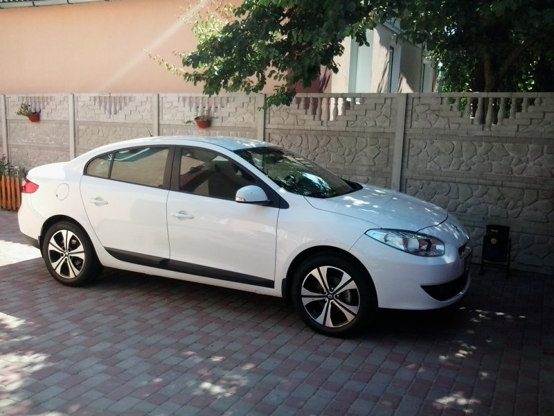 Renault Fluence белый