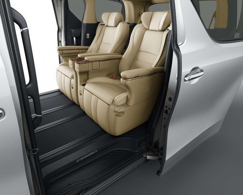 Toyota минивэн Alphard 2021