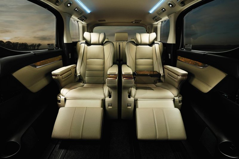 Toyota Alphard 2021 салон