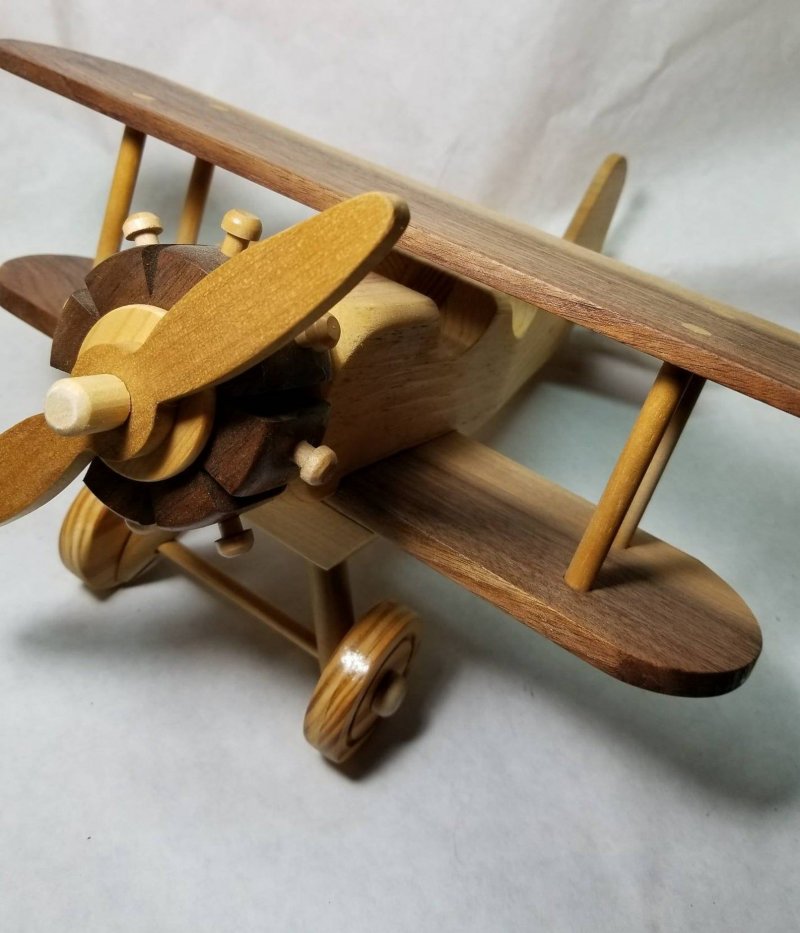 Игрушка самолет из дерева
