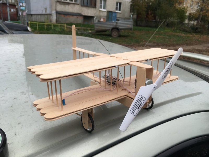 Игрушка самолет деревянный