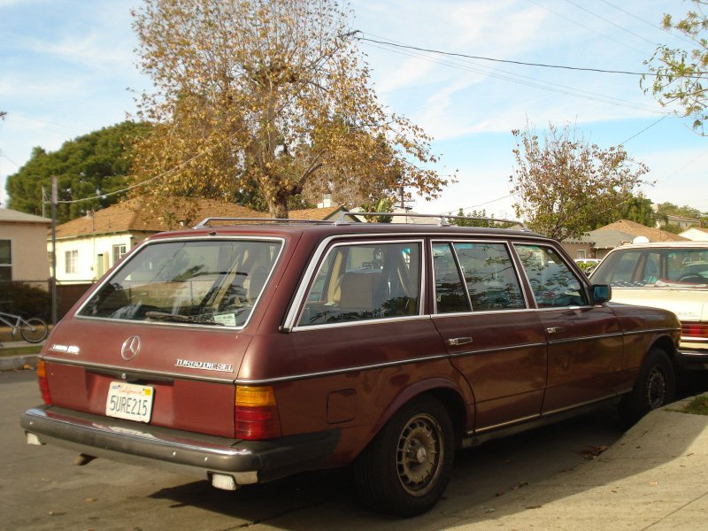 Mercedes w123 белый