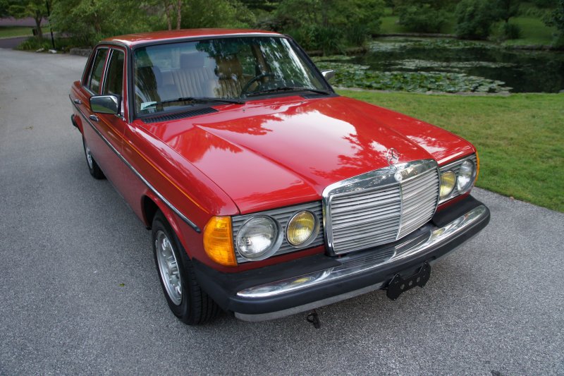 Mercedes-Benz w123 желтый