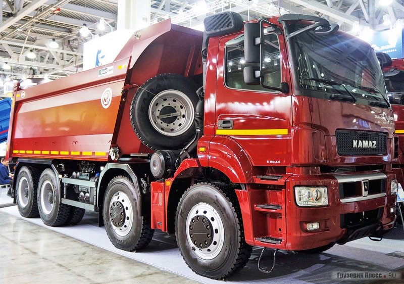 КАМАЗ 6580 самосвал со спальником