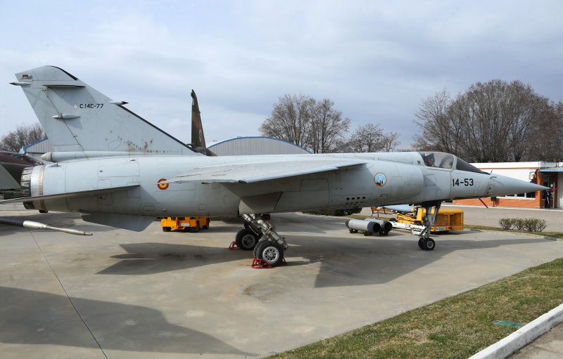 Самолет Мираж f-1c