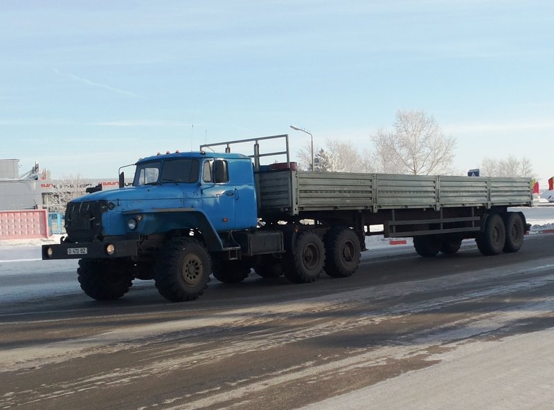 Урал-44202 с ЧМЗАП-93853