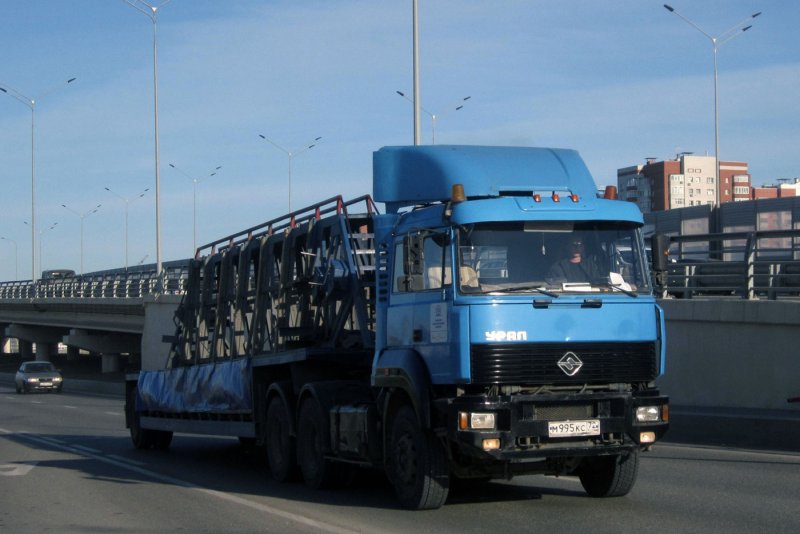 Седельный тягач Урал 6470