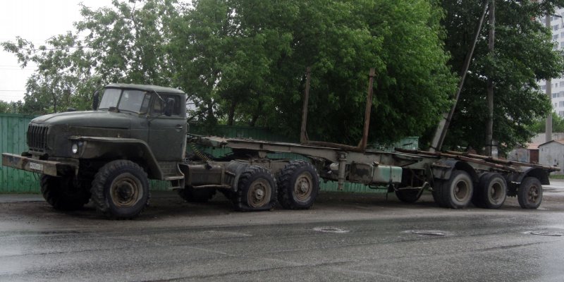 Урал 375 тягач с тралом
