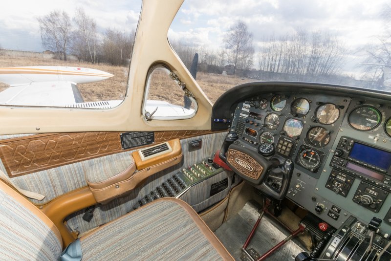 Cessna 414 кабина