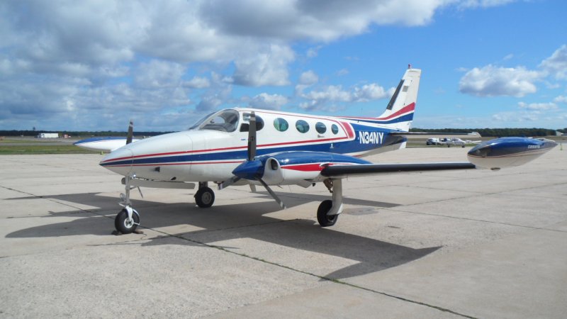 Cessna 414 кабина