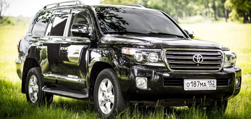 Toyota Land Cruiser v8