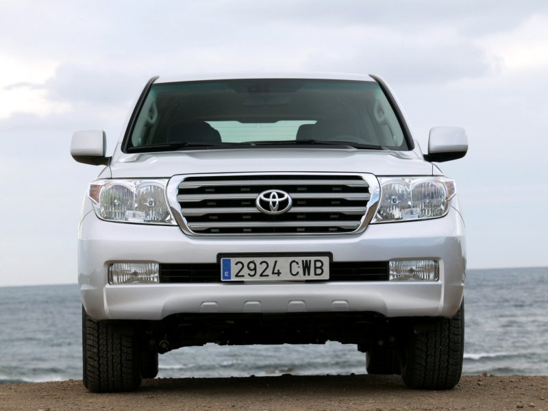 Toyota Land Cruiser v8 2011