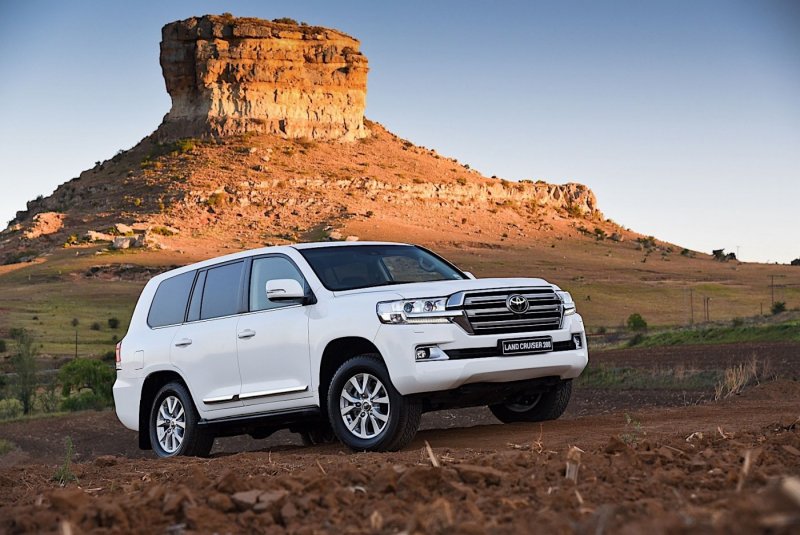 Toyota Land Cruiser 200 2012-2015