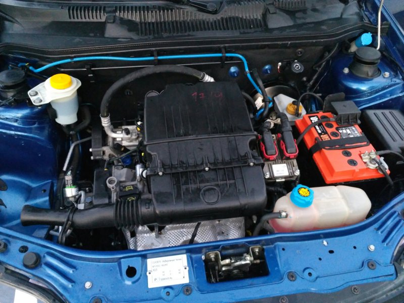 Подкапотное пространство Fiat Albea 1.6