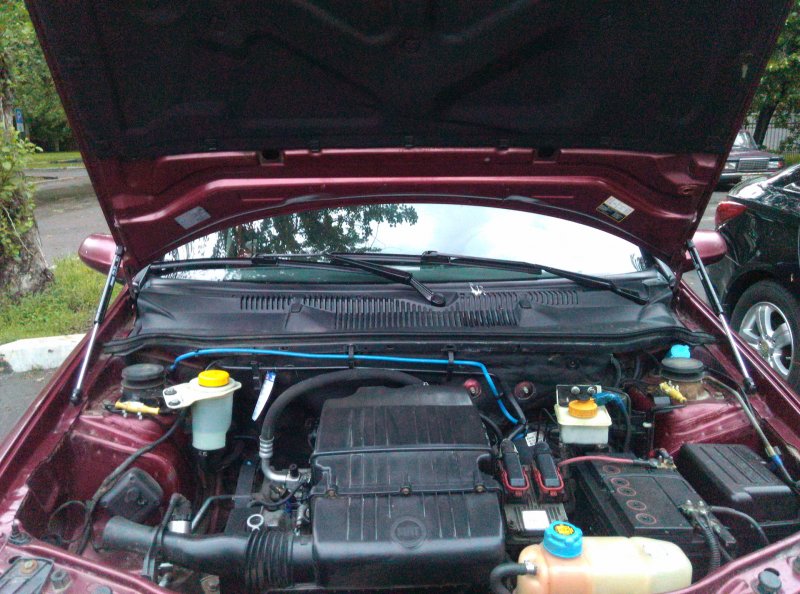 Fiat Albea 1.4 упор капота